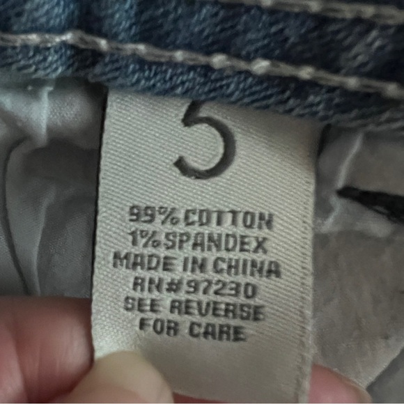 Almost Famous Distressed Blue Ankle Cropped Jeans Size 5 EUC - Picture 6 of 8